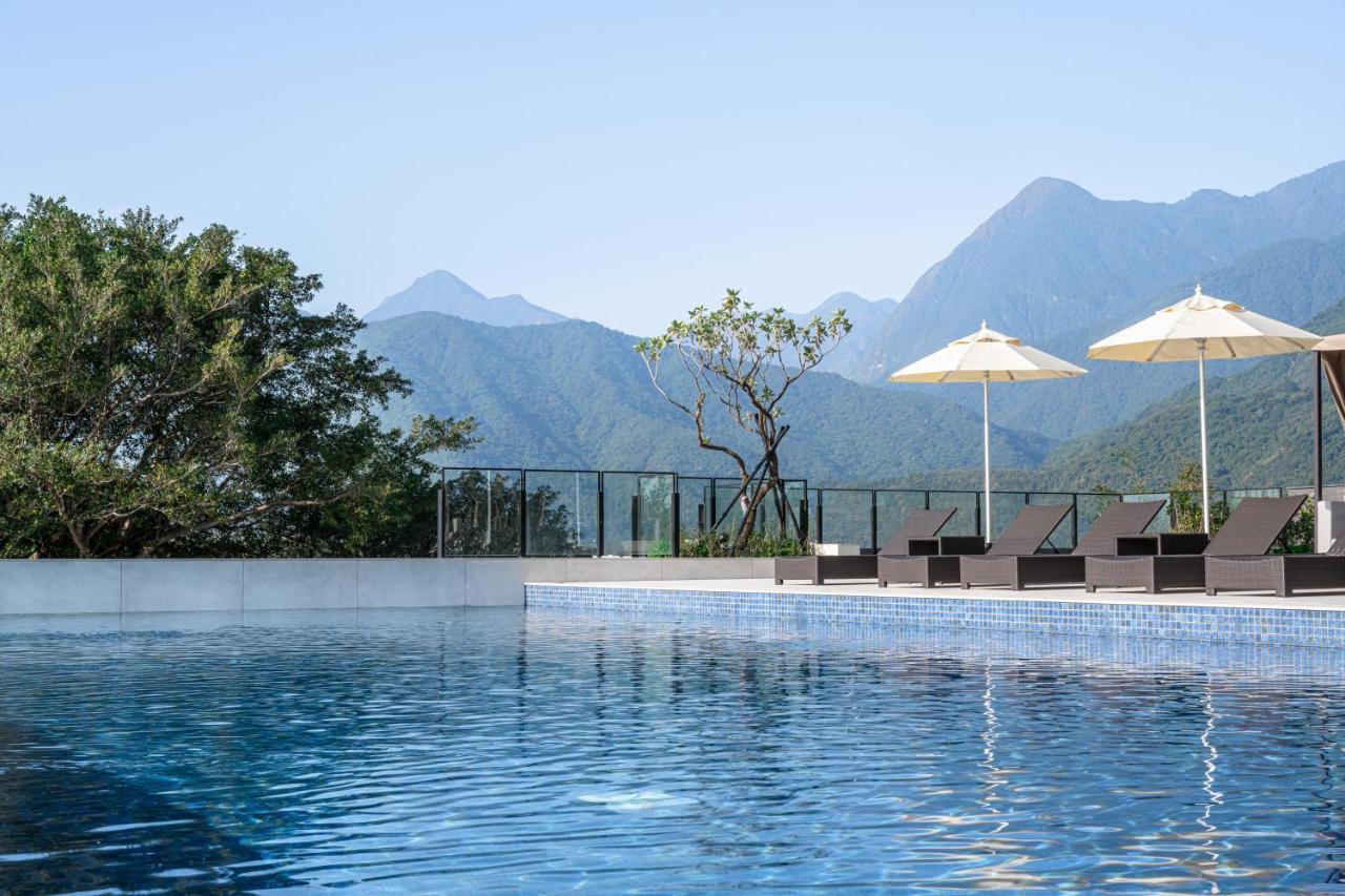 Lakeshore Hotel Hualien Taroko Shunan Exterior foto The swimming pool at the hotel