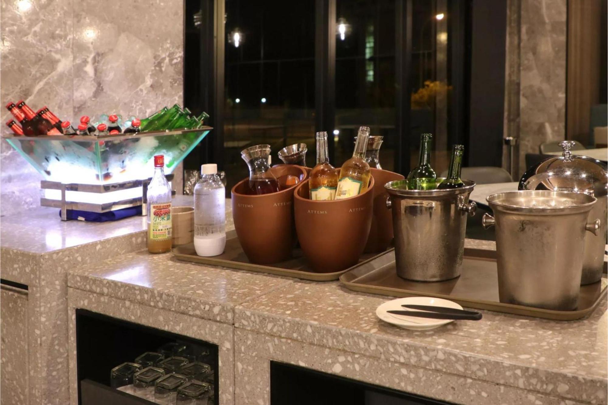 Lakeshore Hotel Hualien Taroko Shunan Exterior foto A salad bar at a hotel